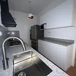 Spacious 2br In Center With Balcony Apartamento