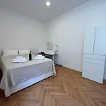 Apartamento Spacious 2br In Center With Balcony Split