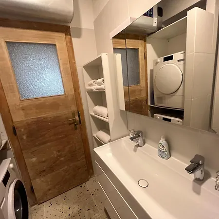 Apartamento Spacious 2br In Center With Balcony Split