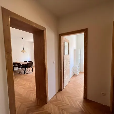 Spacious 2br In Center With Balcony Apartament Split