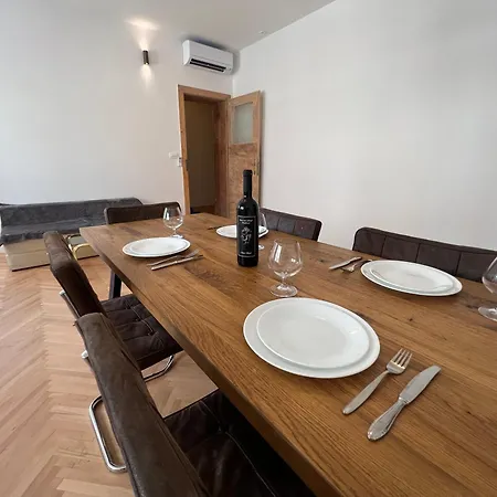 Spacious 2br In Center With Balcony アパート *