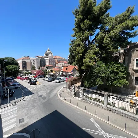 Spacious 2br In Center With Balcony Apartmán Split