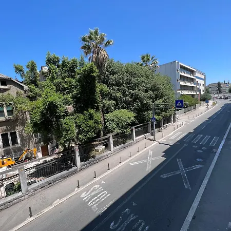 Spacious 2br In Center With Balcony Apartmán