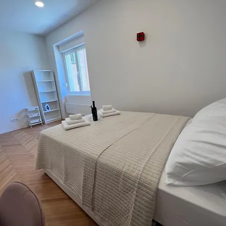 Spacious 2br In Center With Balcony *