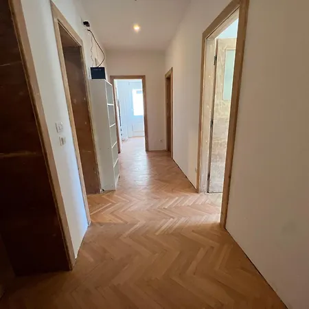 Apartmán Spacious 2br In Center With Balcony