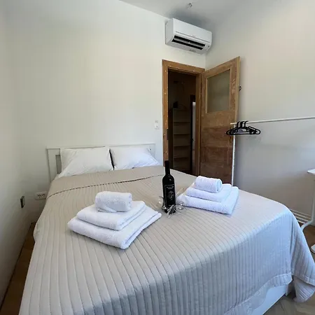 Spacious 2br In Center With Balcony スプリト