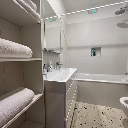 Spacious 2br In Center With Balcony *