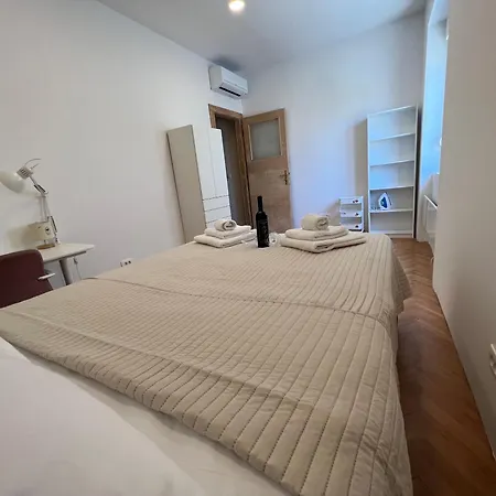 Spacious 2br In Center With Balcony アパート スプリト
